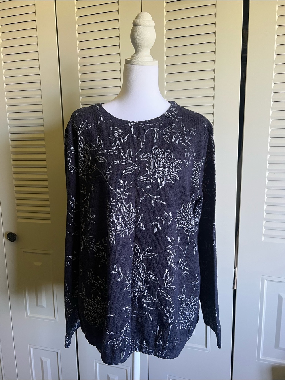 Loft Women's Navy Blue Floral Textured Sweater - XL - NWT
